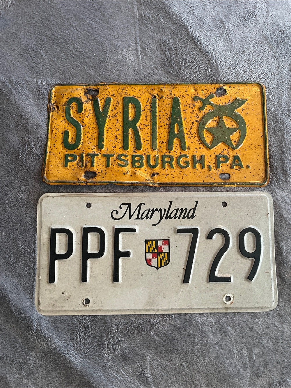 Vintage Yellow Syria Pittsburgh Metal License Plate Wall Accent & Maryland Plate
